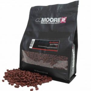 El CC Moore Bloodworm Pellets 6mm está inspirado en uno de los alimentos naturales más irresistibles para las carpas y peces de fondo: la lombriz de sangre.