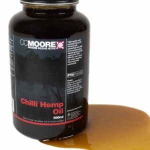 CC Moore Chilli Hemp Oil une el aceite de cáñamo prensado en frío con un aceite de semilla de chile extremadamente picante.