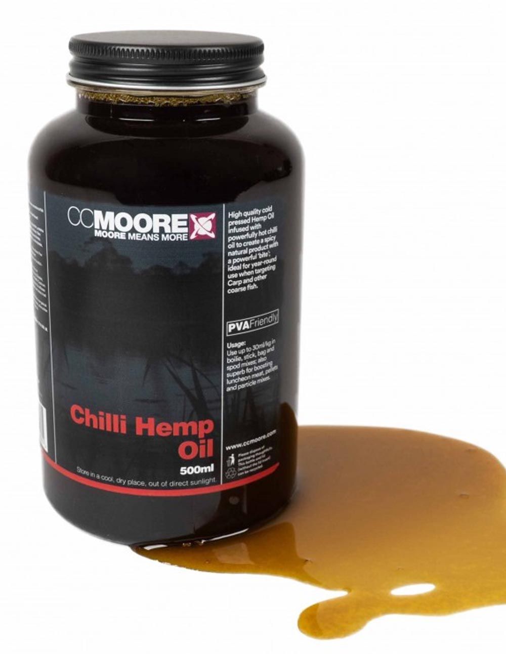 CC Moore Chilli Hemp Oil une el aceite de cáñamo prensado en frío con un aceite de semilla de chile extremadamente picante.