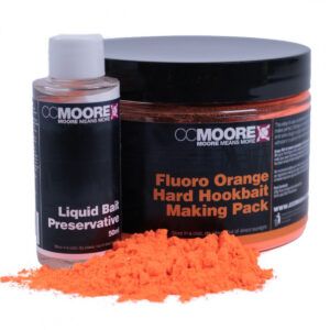 El CC Moore Fluoro Orange Pop Up Making Pack es una mezcla altamente eficaz diseñada para crear cebos flotantes de color amarillo flúor