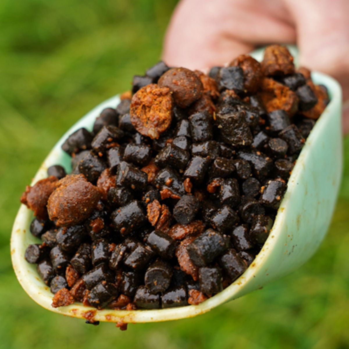 El CC Moore Marine Amino 365 es un alimento líquido de última generación formulado para potenciar la atracción de cualquier tipo de cebo.