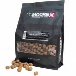 Los CC Moore Odyssey XXX 15x18mm Dumbells combina harinas de pescado,, proteínas lácteas, levaduras naturales, proteínas solubles de pescado.