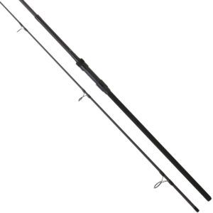 Daiwa Black Widow Extension Carp 10ft 3lb 50mm representa el equilibrio perfecto entre potencia, sensibilidad y diseño de vanguardia.