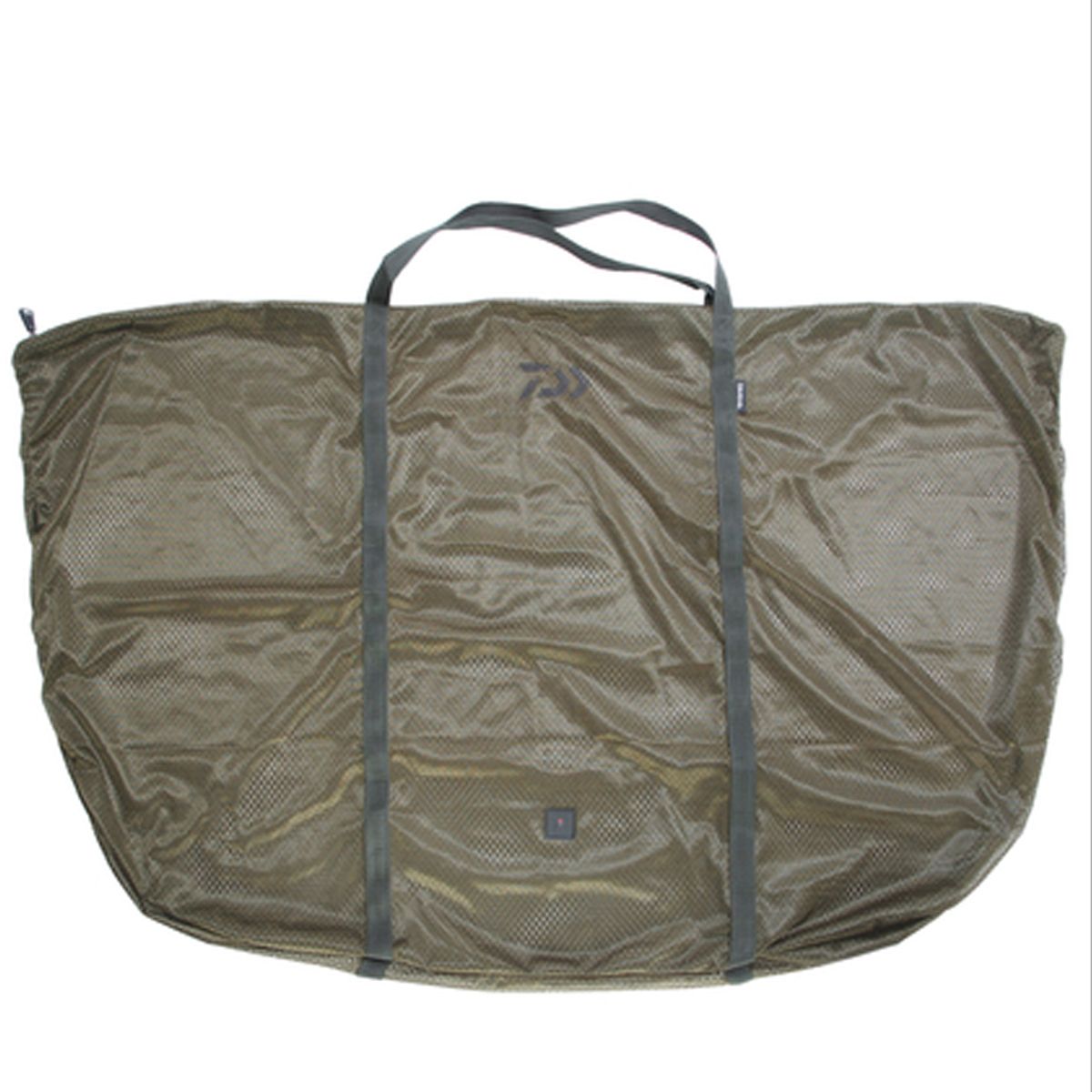 El Daiwa Black Widow Saco de Pesaje es una herramienta esencial para el pescador moderno que busca comodidad, ligereza y funcionalidad en cada sesión.