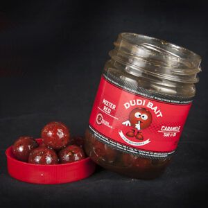 Los Dudi Baits Mister Red Caramele Range Boilies 20mm diseñados para ofrecer una liberación constante de aromas y estimulantes naturales.