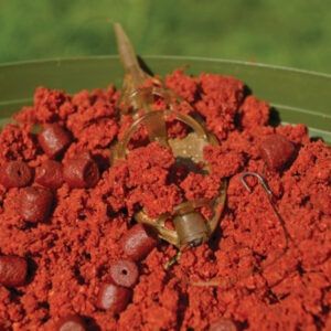 Dynamite Baits Robin Red Groundbait es una opción legendaria entre los pescadores de carpas, barbos y otras especies de gran tamaño.