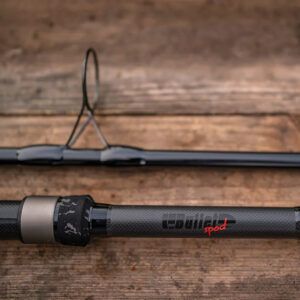 Forge Tackle Caña Bullet Spod 12ft 5.50lb ha sido diseñada para los pescadores de carpas que exigen el máximo rendimiento en cada lance de cebado.