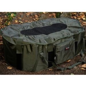 La Forge Tackle Moqueta Cradle Unhooking Mat es una de las opciones más seguras y fiables para proteger a tus capturas durante el proceso de desanzuelado.