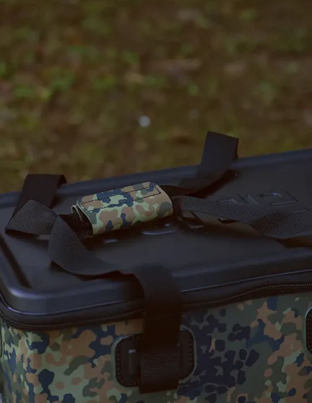 Forge Tackle Bolsa EVA Camo 38Ltr -XL - Imagen 2