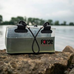 El Forge Tackle Cubo EVA Square 10ltr es un accesorio imprescindible para todo pescador de carpfishing que busca funcionalidad, durabilidad y facilidad.