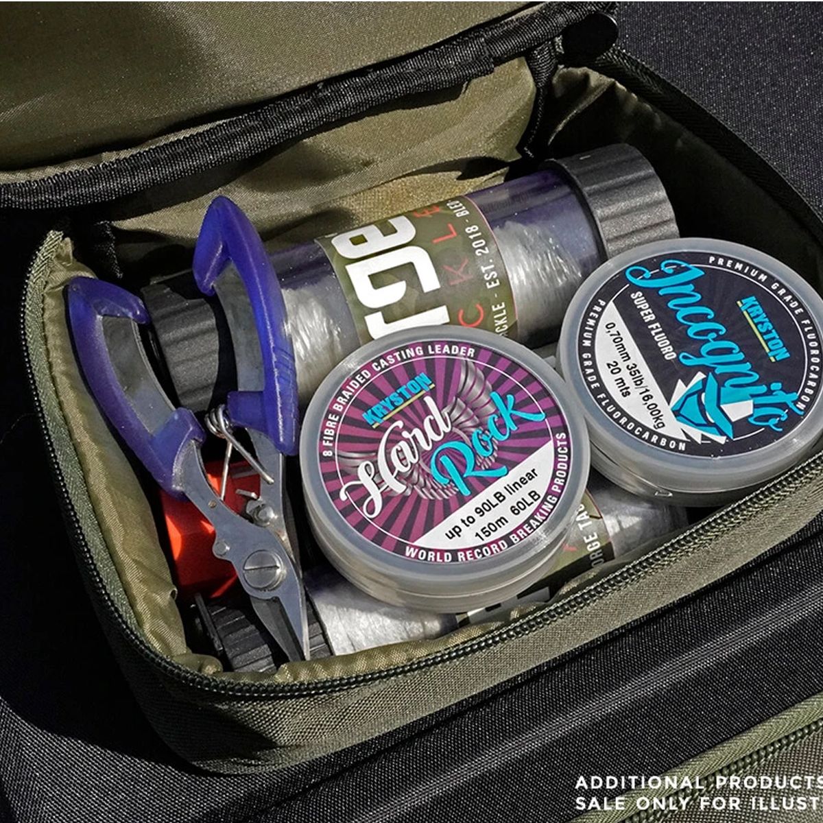 La Forge Tackle Easy Pouch-M solución versátil y resistente para pescadores de carpfishing que desean mantener su equipo ordenado, protegido y siempre listo