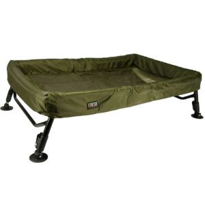 La Forge Tackle Moqueta Cuna Compact 90 x 60cm combina protección máxima para las carpas, ligereza y facilidad de transporte.