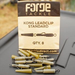 El Forge Tackle Kong Leadclip Standard Complete es un sistema de sujeción de plomo esencial para pescadores de carpfishing que buscan montajes seguros.