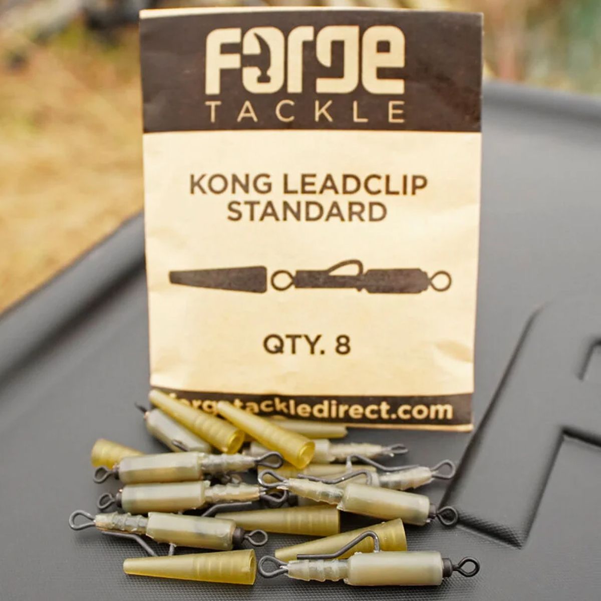 El Forge Tackle Kong Leadclip Standard Complete es un sistema de sujeción de plomo esencial para pescadores de carpfishing que buscan montajes seguros.