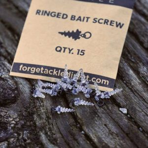 El Forge Tackle Ringed Bait Screw es un componente innovador y altamente práctico diseñado para fijar el cebo al anzuelo sin necesidad de hilo dental.