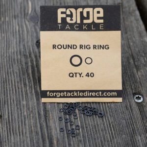 El Forge Tackle Round Rig Ring esencial en la elaboración de montajes de carpfishing modernos, diseñado para garantizar la libertad de movimiento.