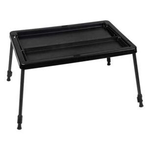 La Fox 2 Tier Mesa Bivvy es el accesorio perfecto para todo pescador que busque mantener su vivac organizado y funcional durante cada jornada en la orilla.