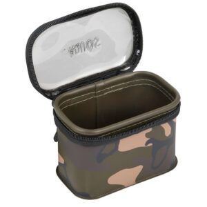 La Fox Aquos Camolite Accessory Bag Small es una práctica bolsa impermeable y duradera, diseñada para mantener tus accesorios de pesca organizados.