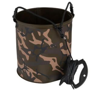 El Fox Aquos Camolite Cubo accesorio indispensable para el pescador de carpfishing que valore la organización, la funcionalidad y la seguridad del pez.