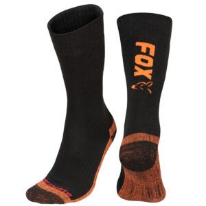Los Fox Calcetines Térmicos Negro y Naranja EU 44-47 perfectos para los pescadores de carpfishing que buscan mantener sus pies cálidos, secos y cómodos.