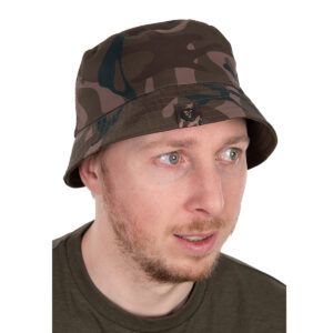 El Fox Gorro Bucket Camo Reversible es un accesorio versátil y práctico que combina estilo y comodidad en un solo diseño.