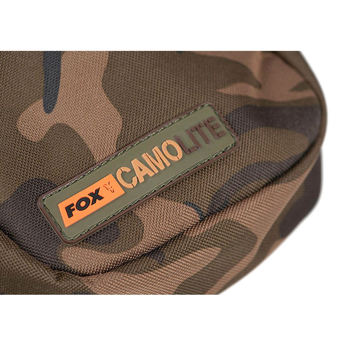 La Fox Camolite Bandolera es el accesorio perfecto para pescadores que buscan organización, funcionalidad y seguridad en cada salida de pesca.