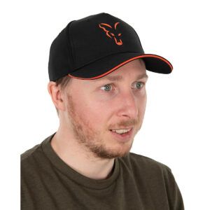 La Fox Gorra Baseball Negro-Naranja es el accesorio perfecto para pescadores que buscan un equilibrio entre funcionalidad y diseño atractivo en cada salida