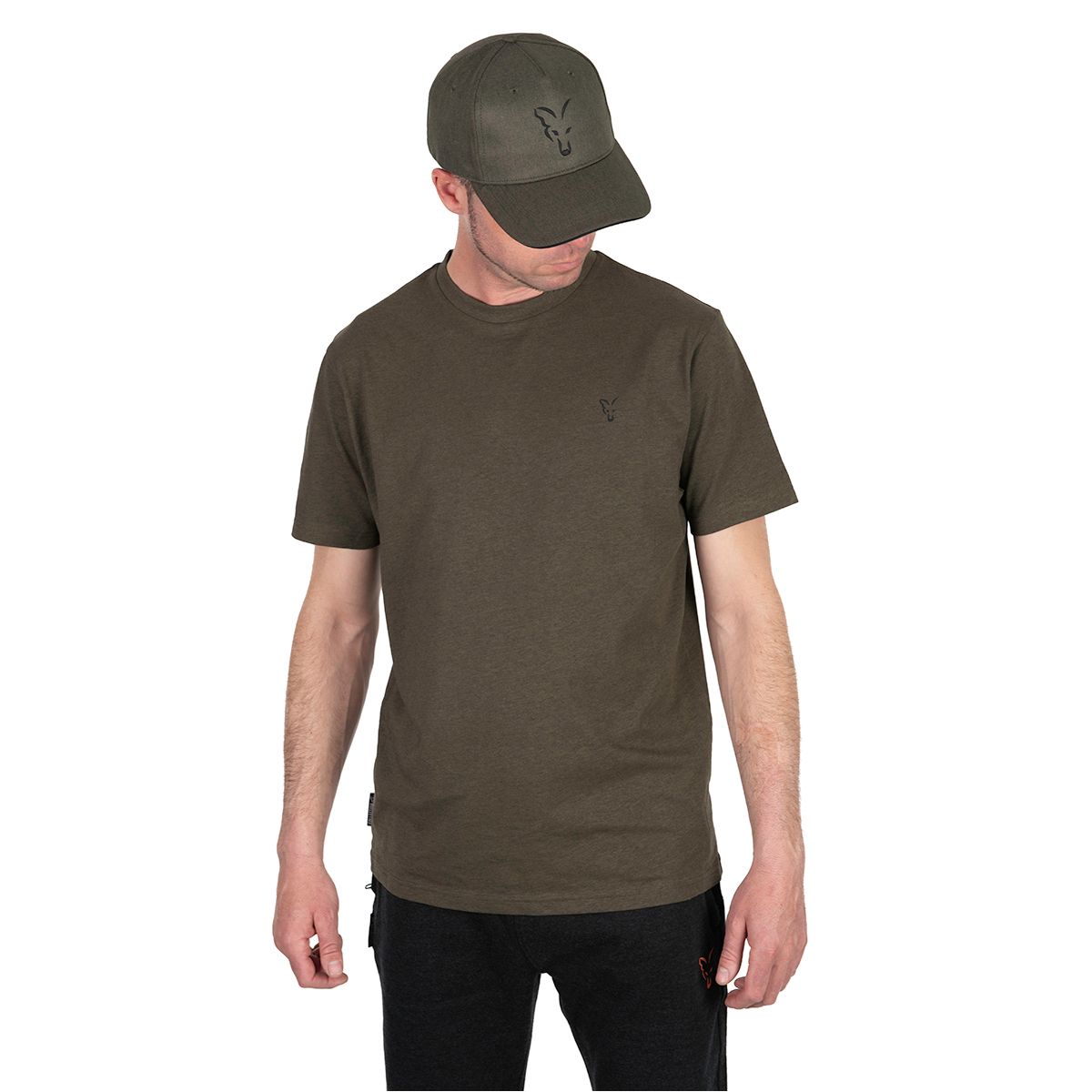 Fox Camiseta Collection T Verde-Negro L combina diseño moderno, confort y funcionalidad, convirtiéndose en una prenda básica para cualquier pescador