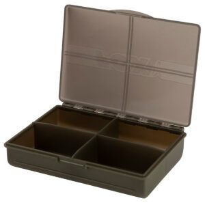 La Fox Internal 4 Compartment Box es una caja de almacenamiento modular diseñada para ofrecer organización, resistencia y practicidad.