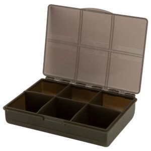 La Fox Internal 6 Compartment Box es una caja de almacenaje modular diseñada para ofrecer organización, resistencia y funcionalidad.