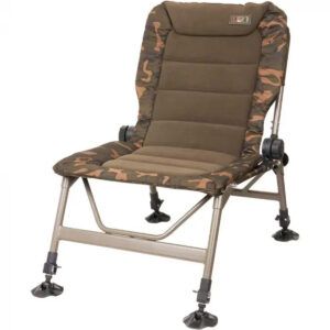 Fox R Series Silla R1 Camo es la opción perfecta para los pescadores que buscan una silla compacta, cómoda y duradera sin sacrificar estabilidad.