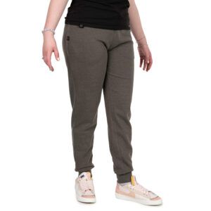 Fox WC Jogger – XL Su diseño combina funcionalidad outdoor con un toque femenino discreto, perfecto para pescadoras activas que valoran los detalles.
