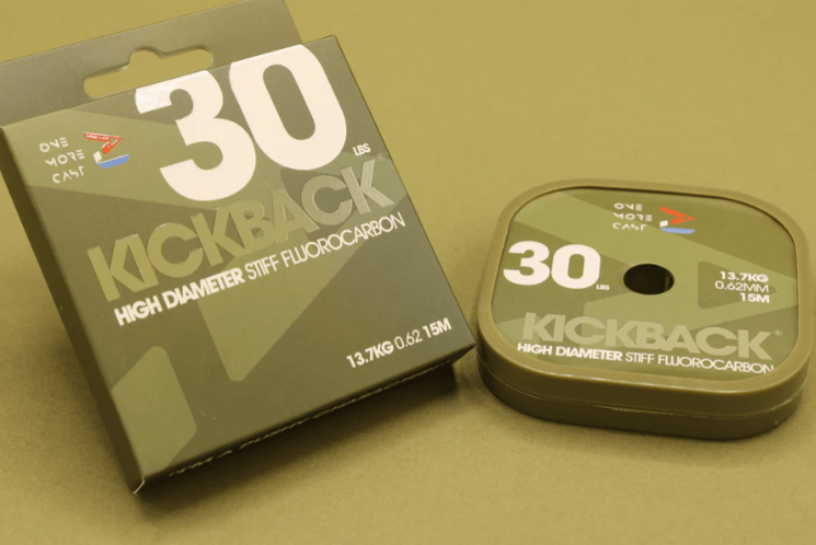 El One More Cast Kickback High Diameter Stiff Fluorocarbon 30lb está concebido para ser el aliado perfecto en tus montajes más técnicos.