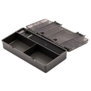 La Korda Basix Tackle Box es la solución perfecta para mantener tu material de carpfishing ordenado, accesible y siempre protegido.