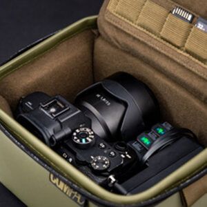 La Korda Compac Bolsa Cámara ha sido diseñada para pescadores que valoran tanto la captura como la inmortalización del momento.