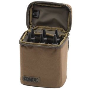 La Korda Compac Bolsa Líquidos Goo-S es la solución ideal para transportar y proteger tus botellas de líquidos Goo o cualquier tipo de aditivo para cebo.