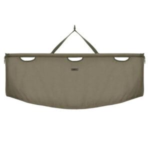 El Korda Compac Saco de Pesaje es un accesorio esencial para todo pescador de carpas que valora el bienestar del pez y la precisión en el pesaje.
