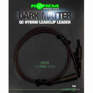 Korda Dark Matter Leader QC Hybrid Clip Weed 40Lb 1M es un bajo de línea diseñado para ofrecer la máxima discreción y resistencia en la pesca de carpas.