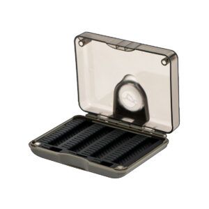 La Korda Caja Almacenaje Anzuelos ha sido diseñada para ofrecer una solución práctica, segura y profesional al almacenamiento de anzuelos.