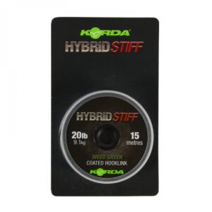 Korda Hybrid Stiff 20lb Weed Green 15m es un material de bajo de línea premium, pensado para pescadores que buscan eficacia, precisión y discreción.