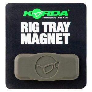 El Korda Tackle Box Magnet es un accesorio esencial para mantener tu material de pesca perfectamente organizado dentro de la Korda Tackle Box.