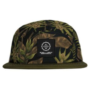 La Kumu Gorra 5 Panel Botanis combina originalidad, confort y funcionalidad, ofreciendo un diseño que destaca tanto junto al lago como en el día a día.