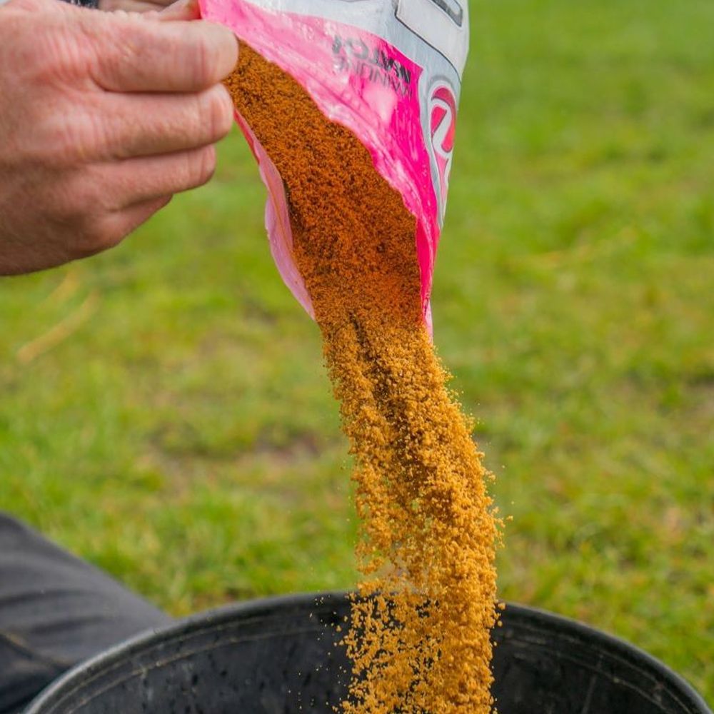 Mainline F1 Sweet Groundbait 1kg - Imagen 2