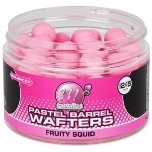 Los Mainline Pastel Wafter Barrels Fruity Squid 12x15mm combinan la sutileza visual de los colores lavados con una flotabilidad perfectamente equilibrada.