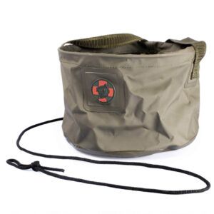 Nash Carp Care Cubo Plegable combina resistencia, practicidad y movilidad, convirtiéndose en un compañero esencial para cualquier sesión de carpfishing.