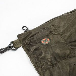 El Nash Saco de Retención Monster ha sido diseñado para ofrecer la máxima seguridad y confort durante la retención temporal de carpas grandes.