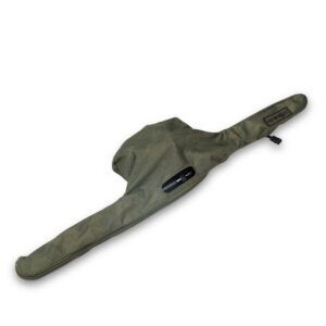 La Nash Dwarf 9ft Individual es una funda diseñada especialmente para pescadores activos que buscan movilidad, protección y funcionalidad en cada salida.