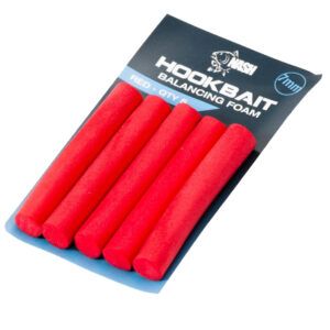 Nash Hookbait Balancing Foam Red es un accesorio indispensable para pescadores que buscan controlar con precisión la presentación de sus cebos.