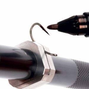 Nash Rotulador Anzuelos es una herramienta práctica y eficaz para todos los pescadores de carpfishing que buscan el máximo nivel de discreción