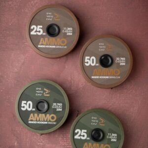 One More Cast AMMO Weed-Silt 50lb combina resistencia, discreción y versatilidad, convirtiéndose en un componente esencial para pescadores.
